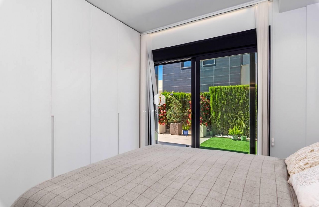 Tweedehands - Villa -
Orihuela Costa - Campoamor