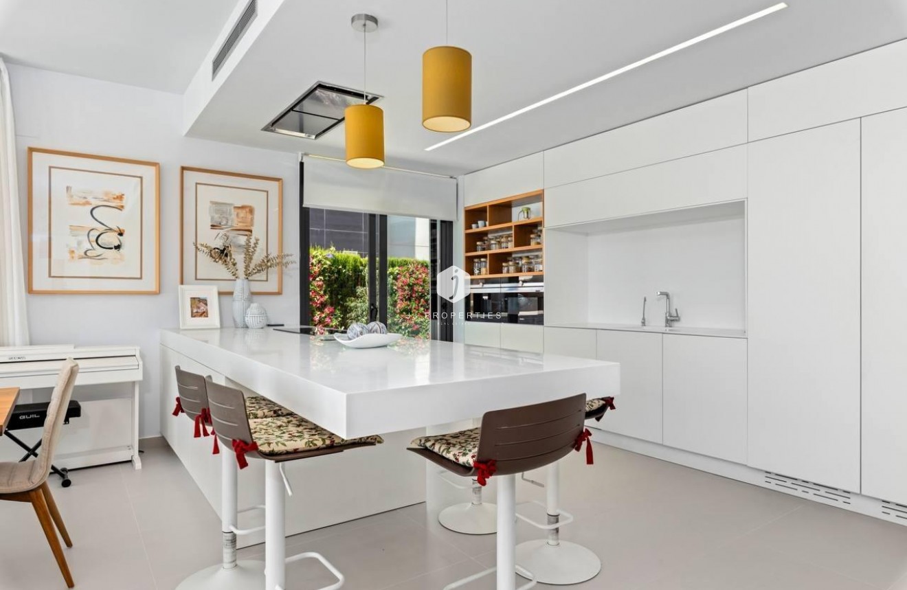 Tweedehands - Villa -
Orihuela Costa - Campoamor