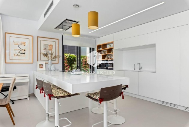 Tweedehands - Villa -
Orihuela Costa - Campoamor