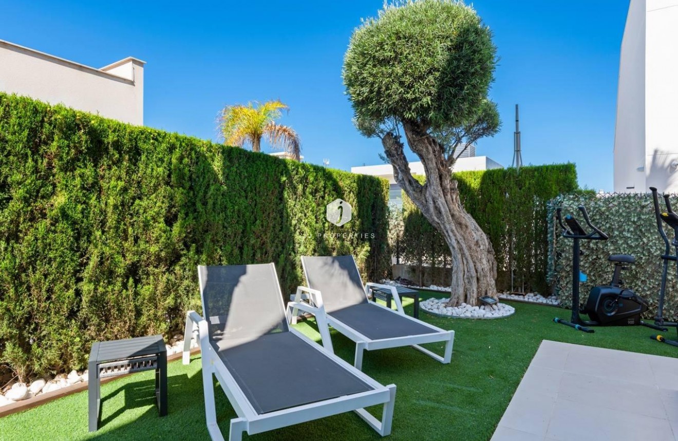 Tweedehands - Villa -
Orihuela Costa - Campoamor