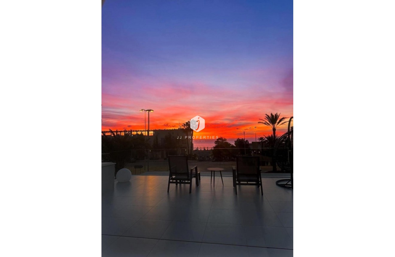 Tweedehands - Villa -
Orihuela Costa - Campoamor