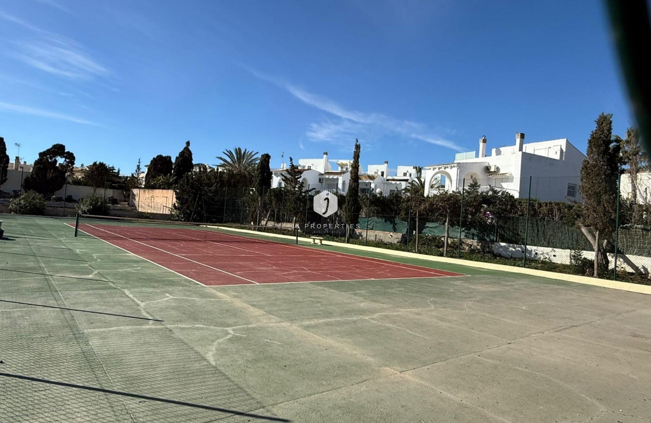 Segunda mano - Bungalow -
Torrevieja - Cañada Del Molino