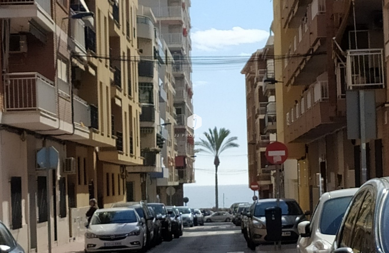 Segunda mano - Apartamento / piso -
Torrevieja - CENTRE PLAYA DEL CURA LAS PISCINAS