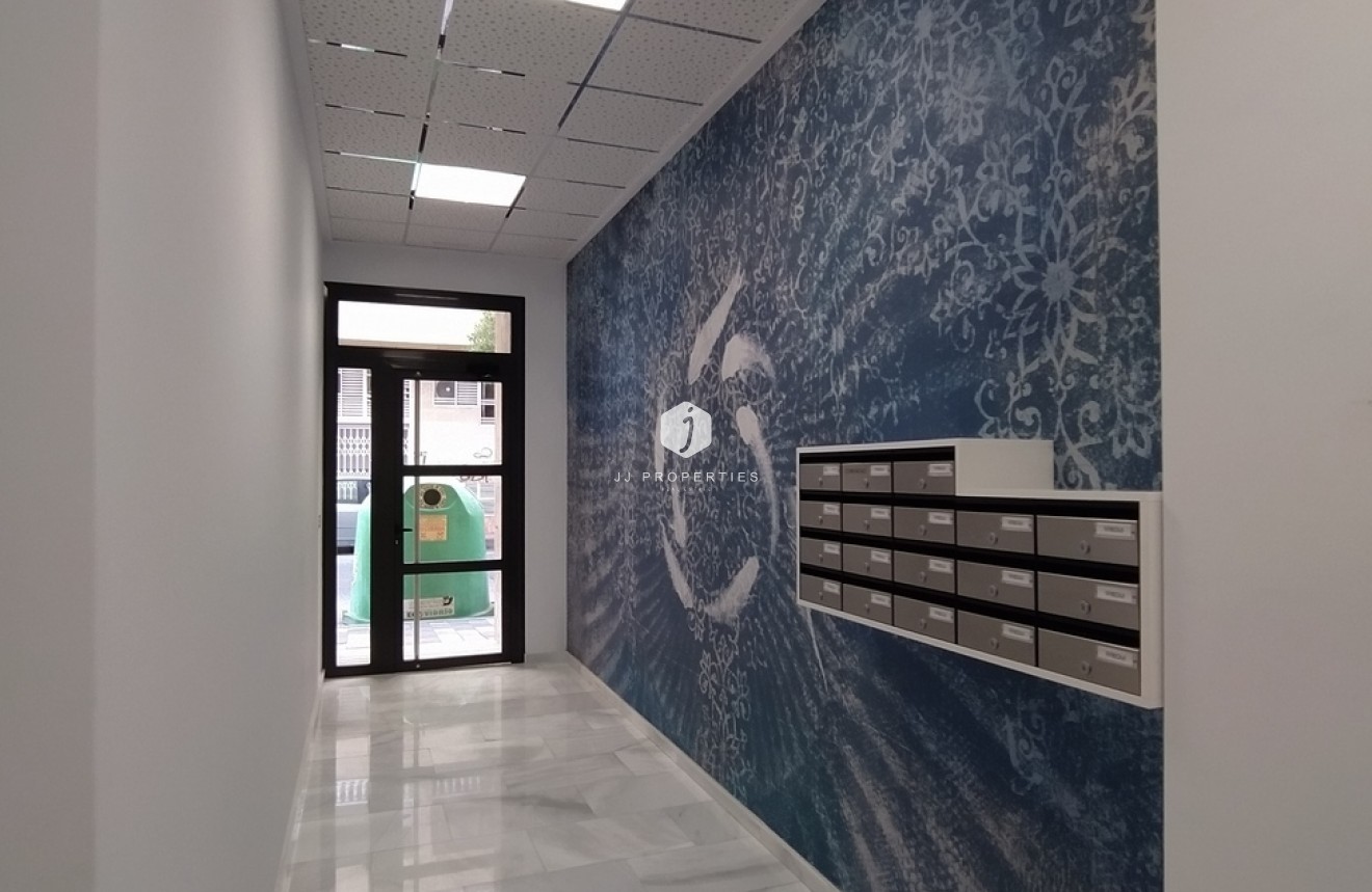 Segunda mano - Apartamento / piso -
Torrevieja - CENTRE PLAYA DEL CURA LAS PISCINAS