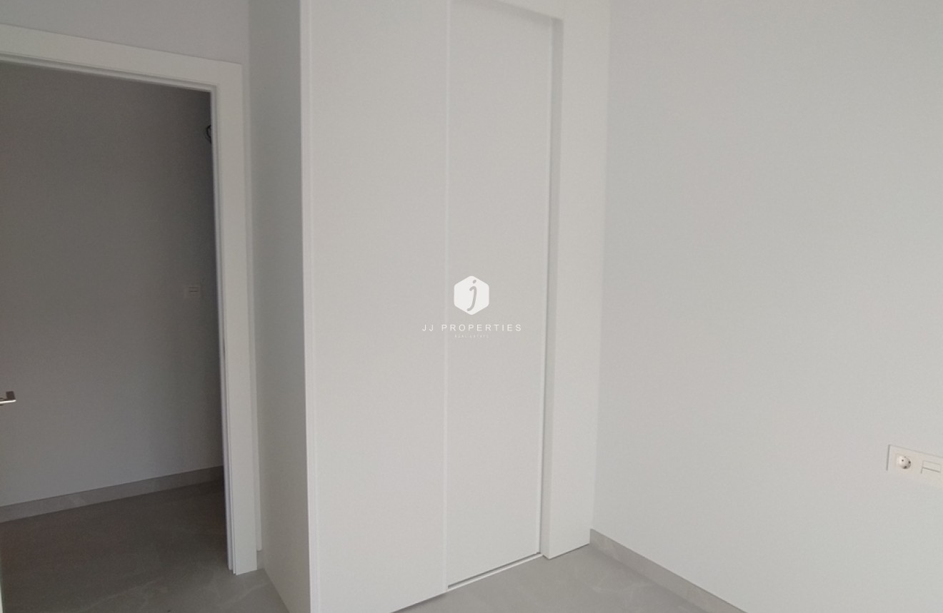 Segunda mano - Apartamento / piso -
Torrevieja - CENTRE PLAYA DEL CURA LAS PISCINAS