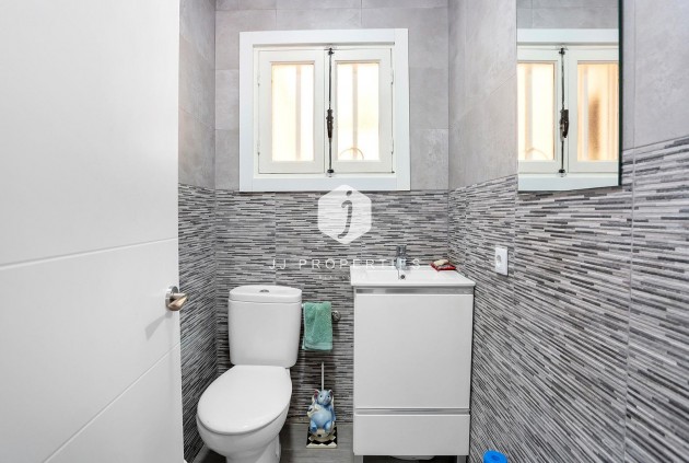 Segunda mano - Chalet -
Torrevieja - Aguas Nuevas 1