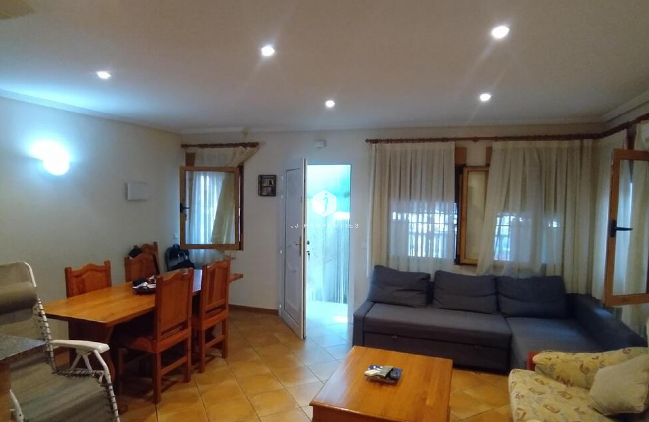 Segunda mano - Apartamento / piso -
Torrevieja - La Mata