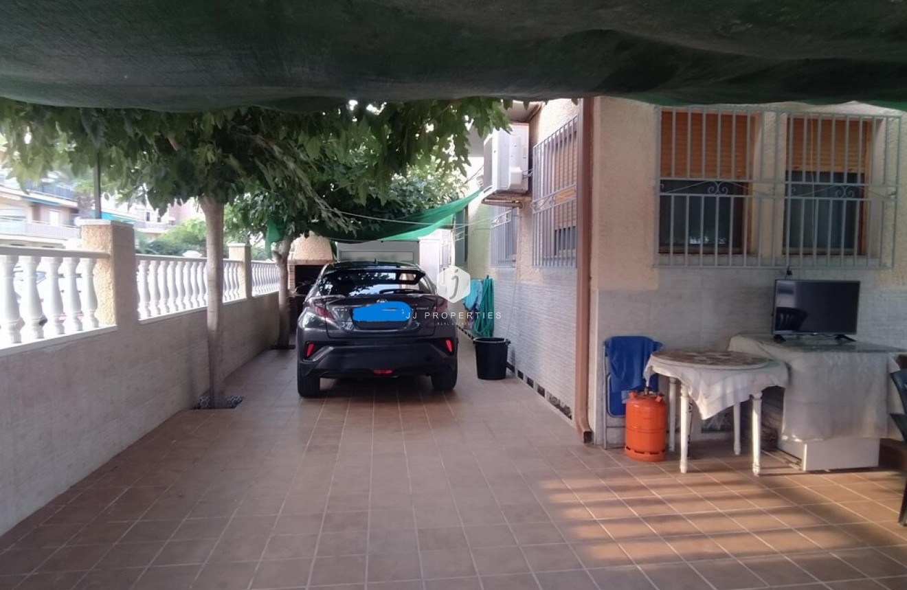 Segunda mano - Apartamento / piso -
Torrevieja - La Mata