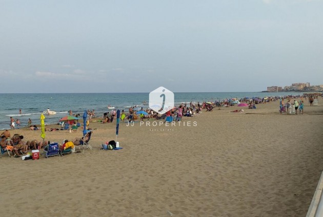 Segunda mano - Apartamento / piso -
Torrevieja - La Mata