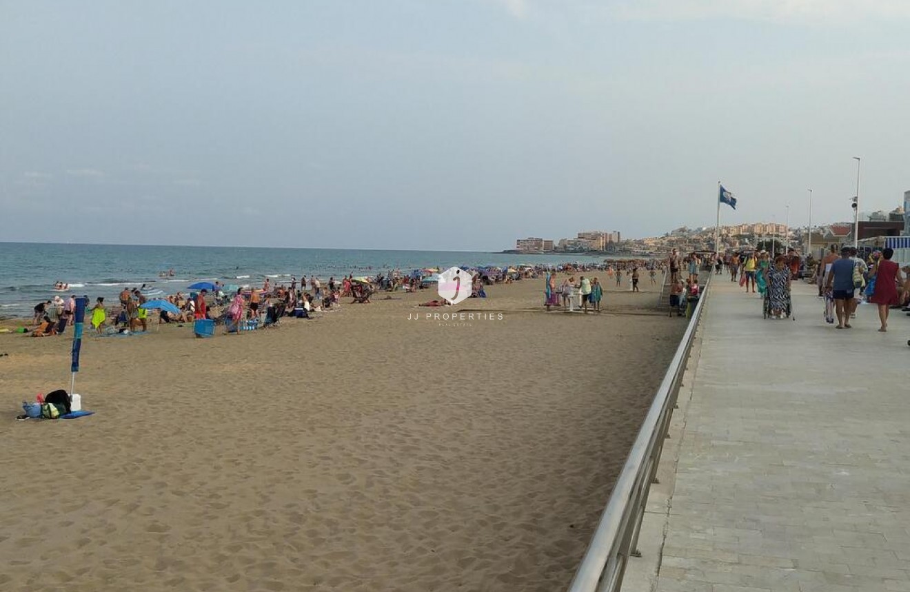 Segunda mano - Apartamento / piso -
Torrevieja - La Mata