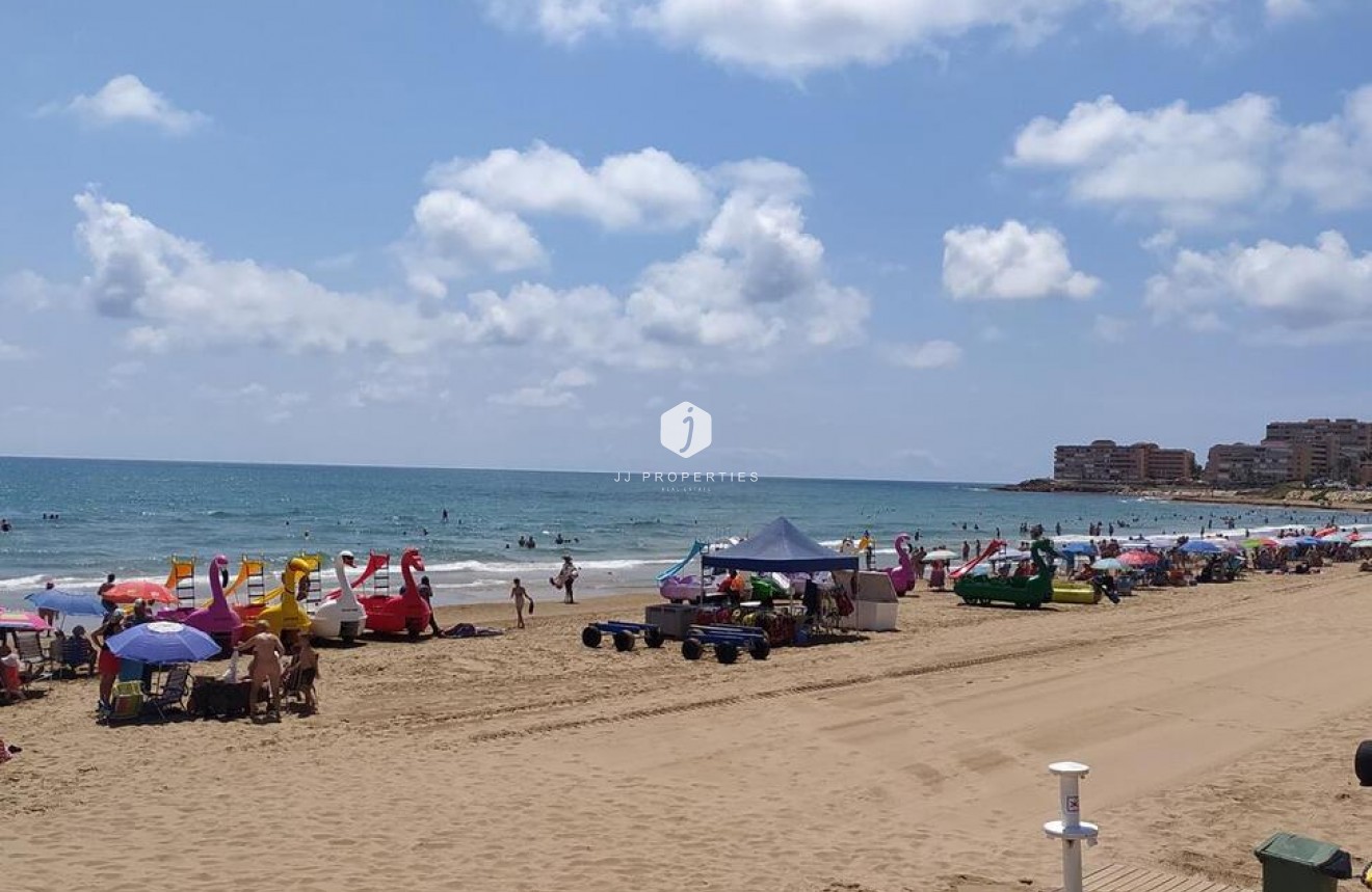 Segunda mano - Apartamento / piso -
Torrevieja - La Mata