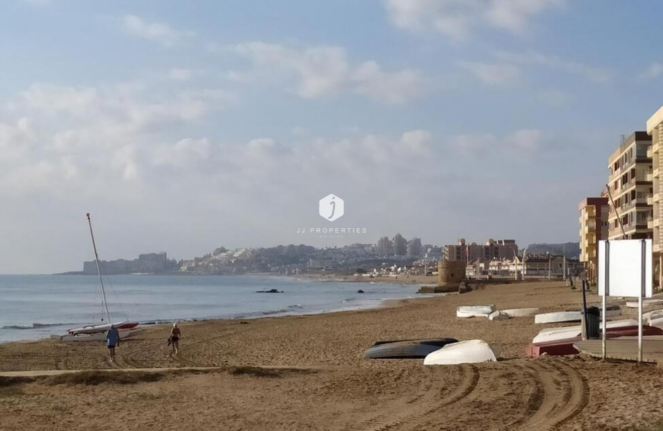 Segunda mano - Apartamento / piso -
Torrevieja - La Mata