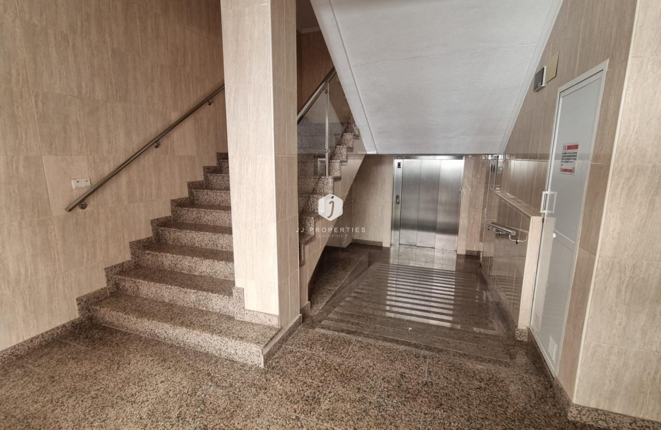 D'occasion - Appartement -
Torrevieja - Habaneras