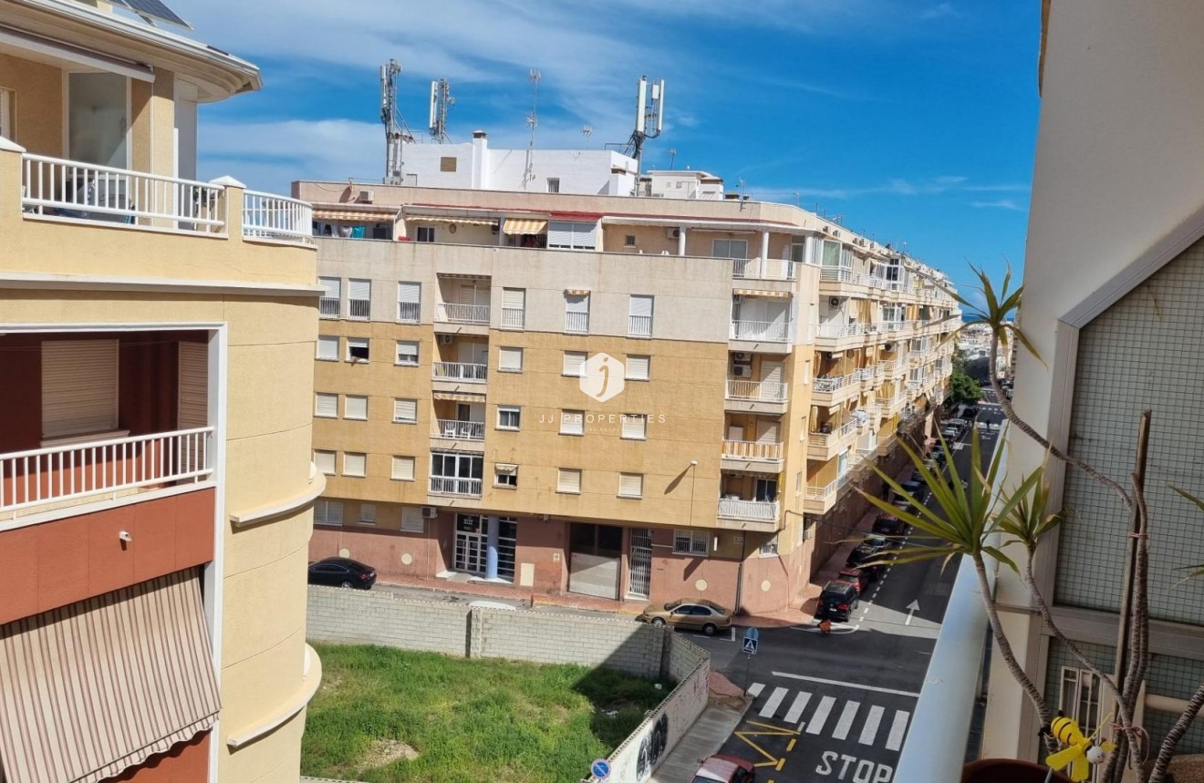 D'occasion - Appartement -
Torrevieja - Habaneras