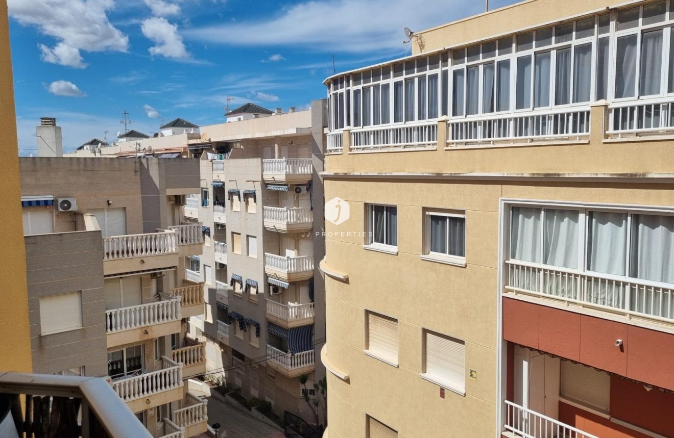 D'occasion - Appartement -
Torrevieja - Habaneras
