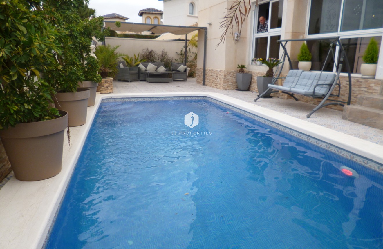 Segunda mano - Villa -
Playa Flamenca - Costa Blanca