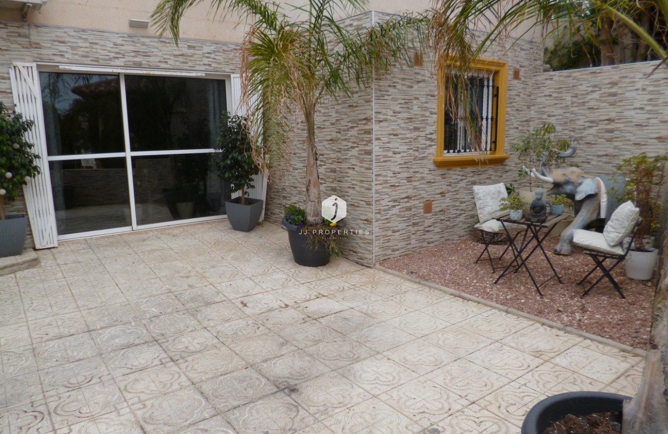 Segunda mano - Villa -
Playa Flamenca - Costa Blanca