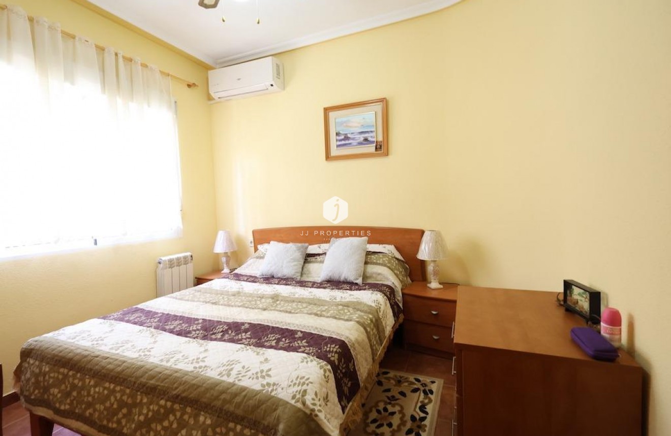 Aus zweiter Hand - Villa -
Orihuela Costa - Costa Blanca