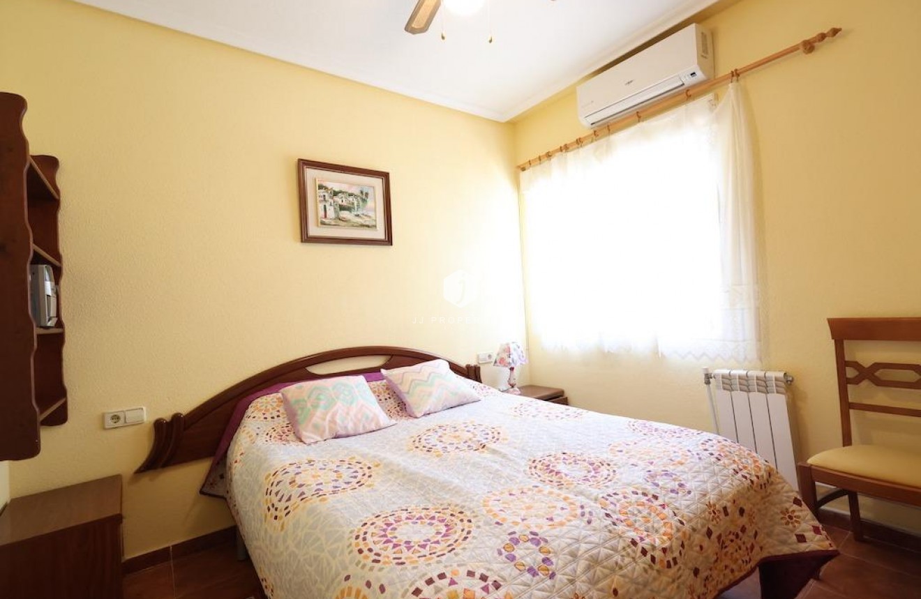 Aus zweiter Hand - Villa -
Orihuela Costa - Costa Blanca