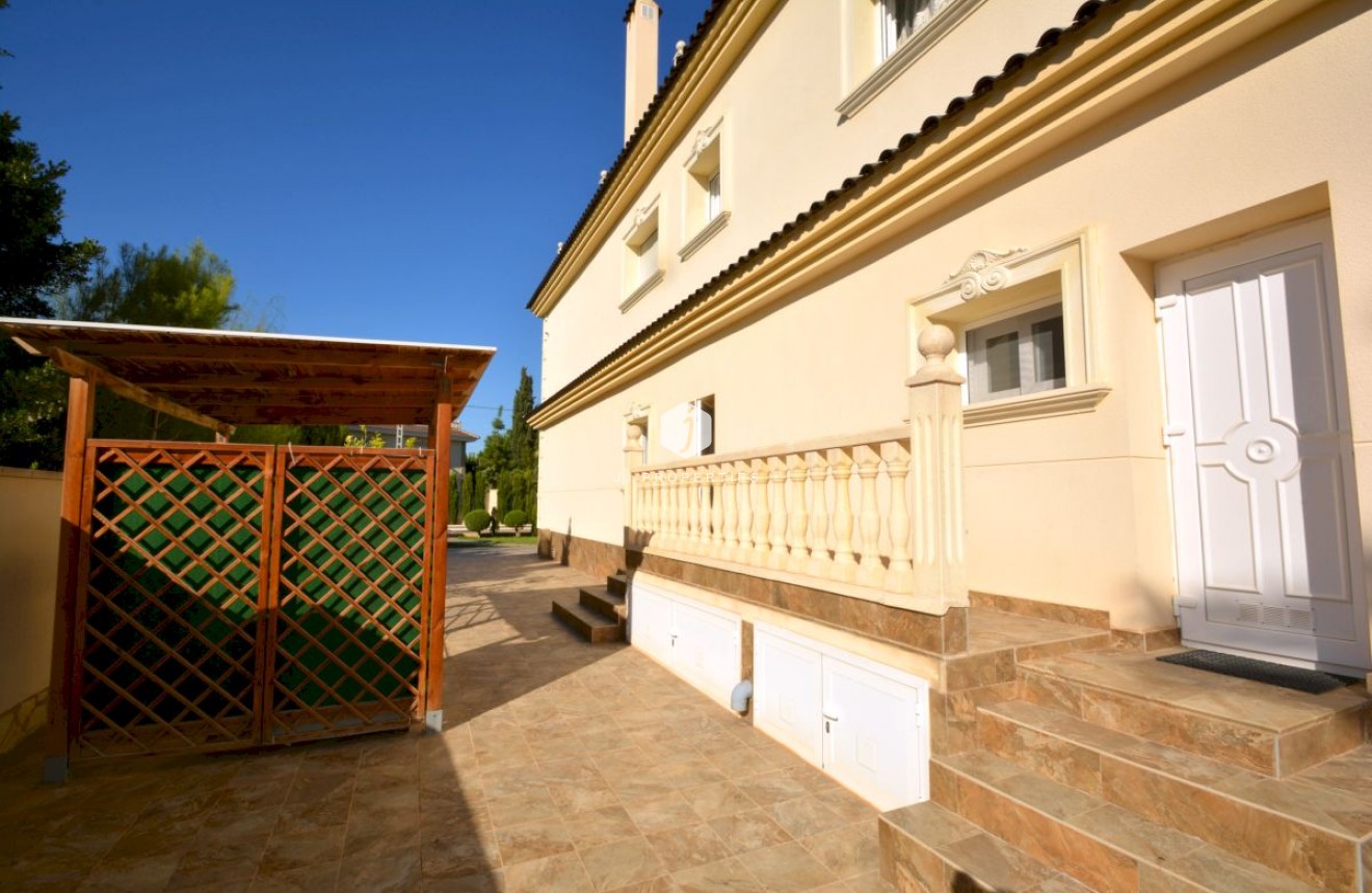 Aus zweiter Hand - Villa -
Orihuela Costa - Costa Blanca