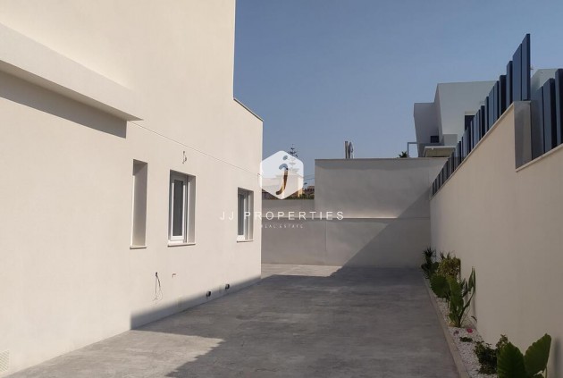 D'occasion - Villa Penthouse -
Torrevieja - aguas nuevas