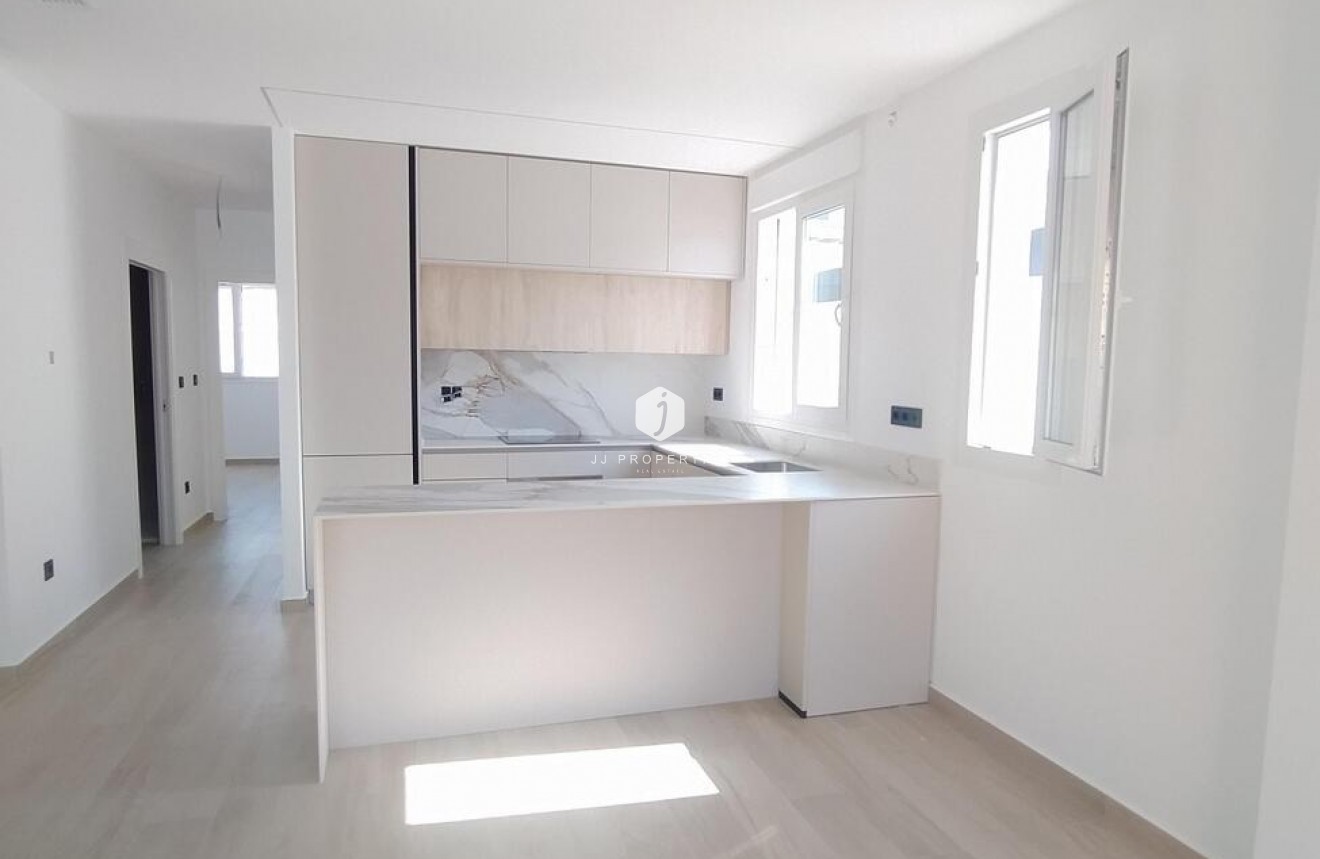 D'occasion - Villa Penthouse -
Torrevieja - aguas nuevas