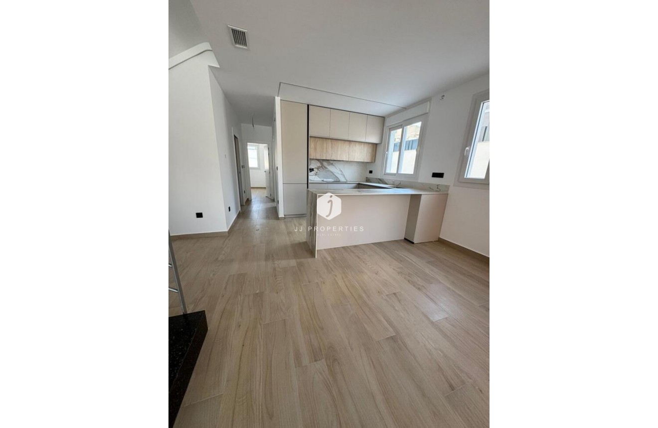 D'occasion - Villa Penthouse -
Torrevieja - aguas nuevas