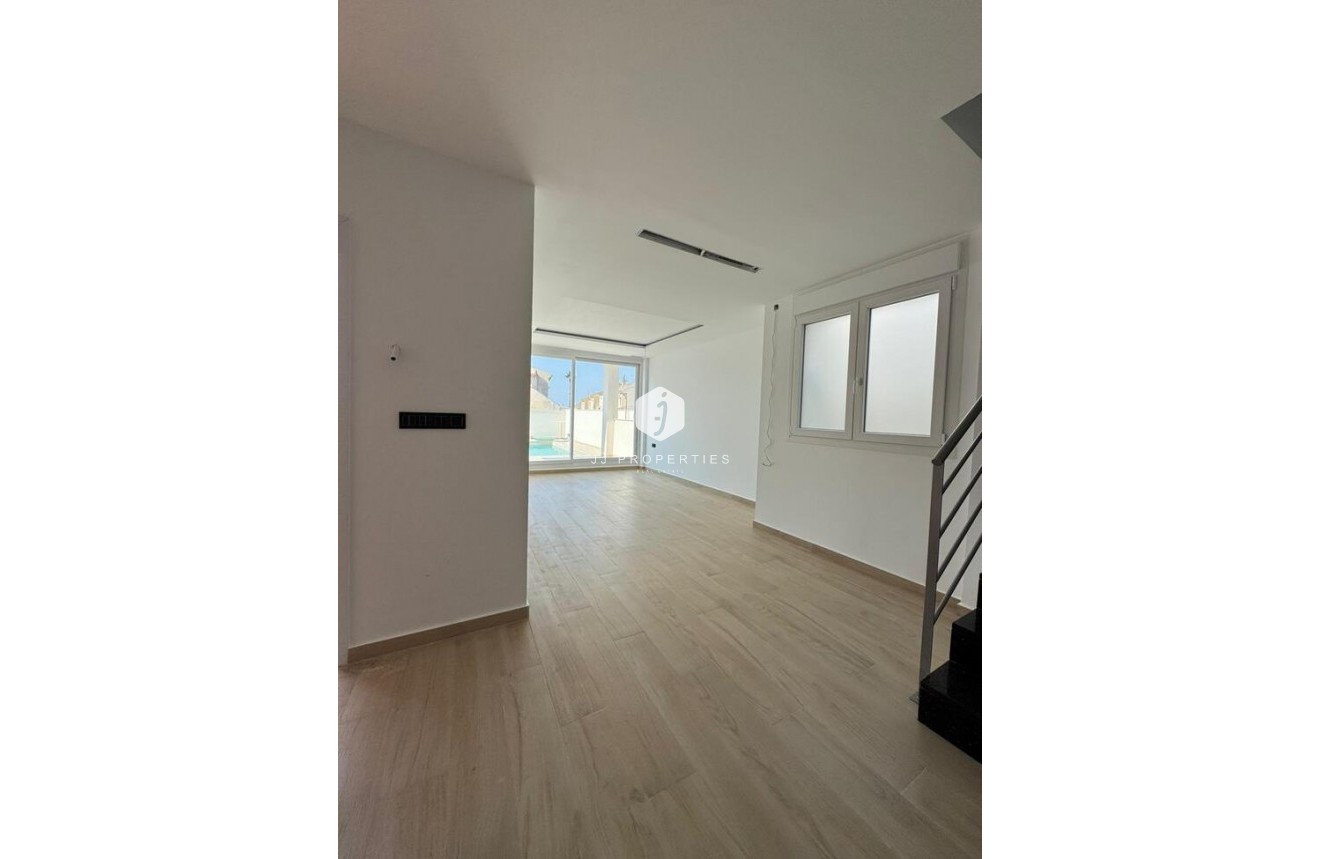 D'occasion - Villa Penthouse -
Torrevieja - aguas nuevas