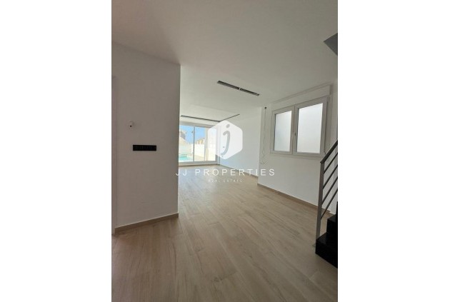 D'occasion - Villa Penthouse -
Torrevieja - aguas nuevas