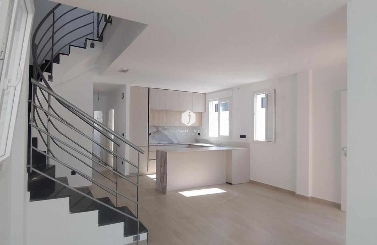 D'occasion - Villa Penthouse -
Torrevieja - aguas nuevas