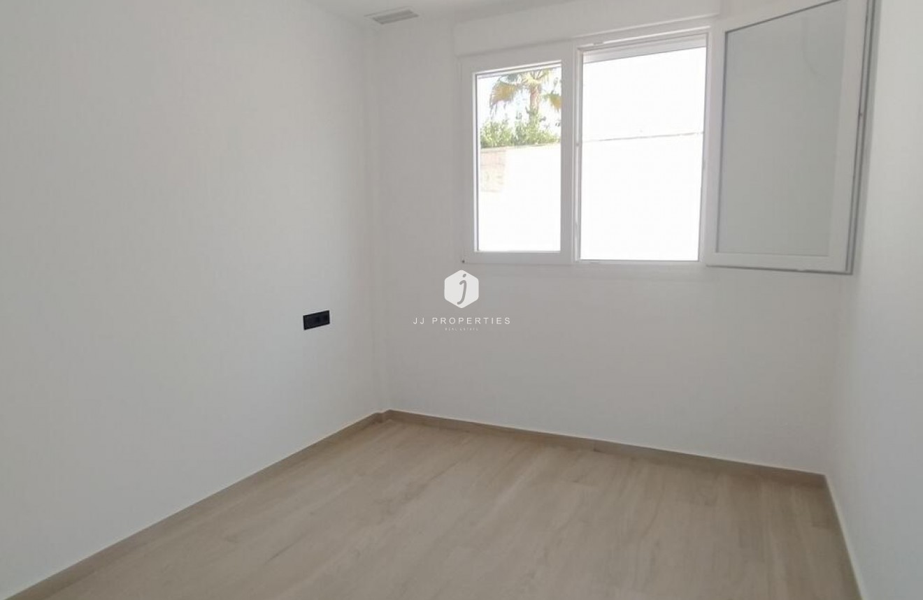 D'occasion - Villa Penthouse -
Torrevieja - aguas nuevas