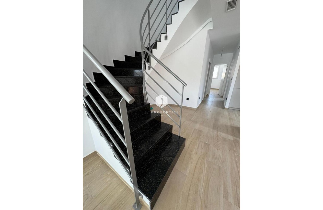 D'occasion - Villa Penthouse -
Torrevieja - aguas nuevas