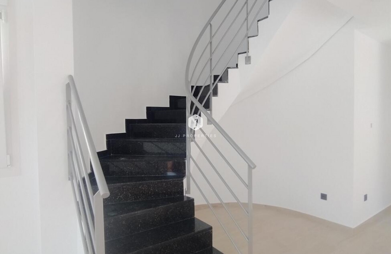 D'occasion - Villa Penthouse -
Torrevieja - aguas nuevas