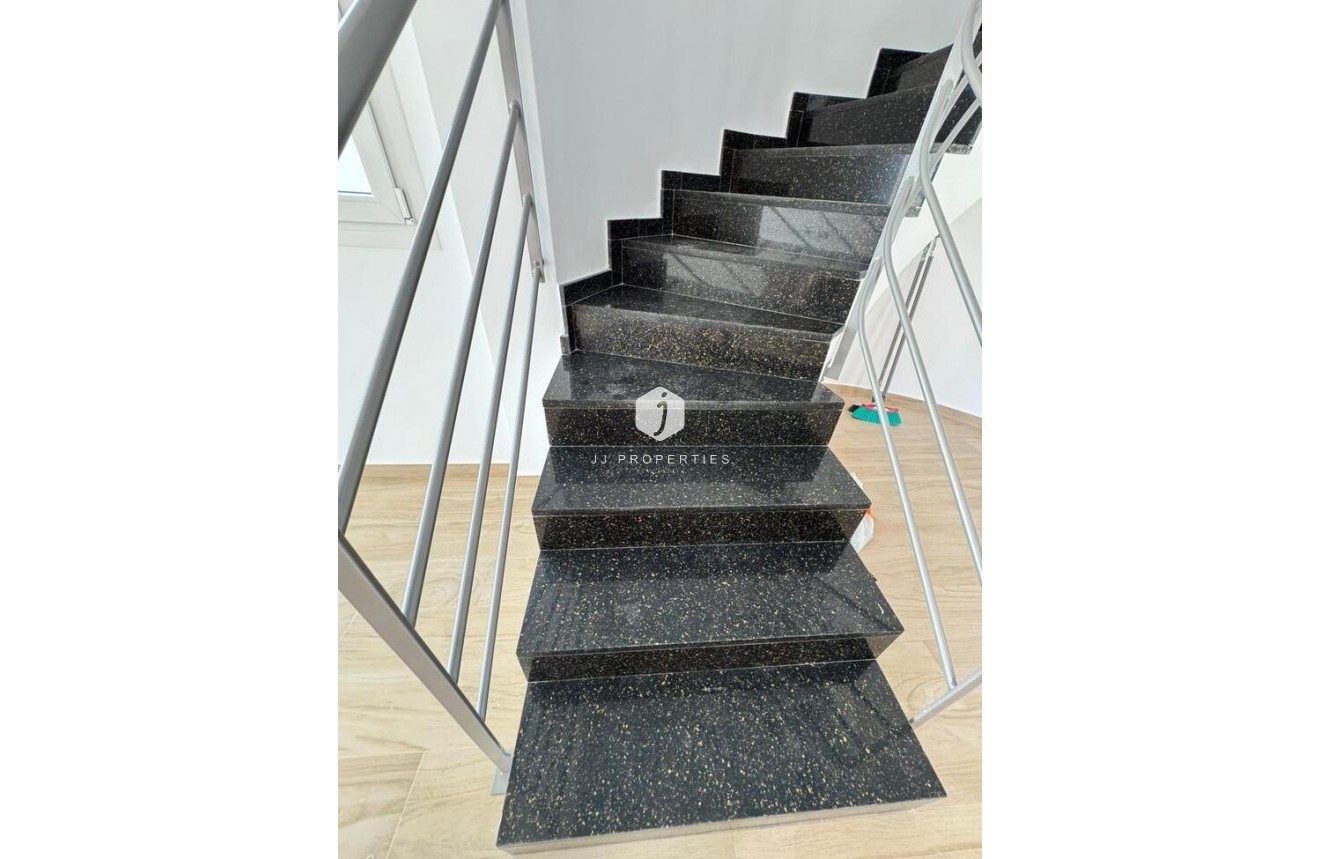 D'occasion - Villa Penthouse -
Torrevieja - aguas nuevas