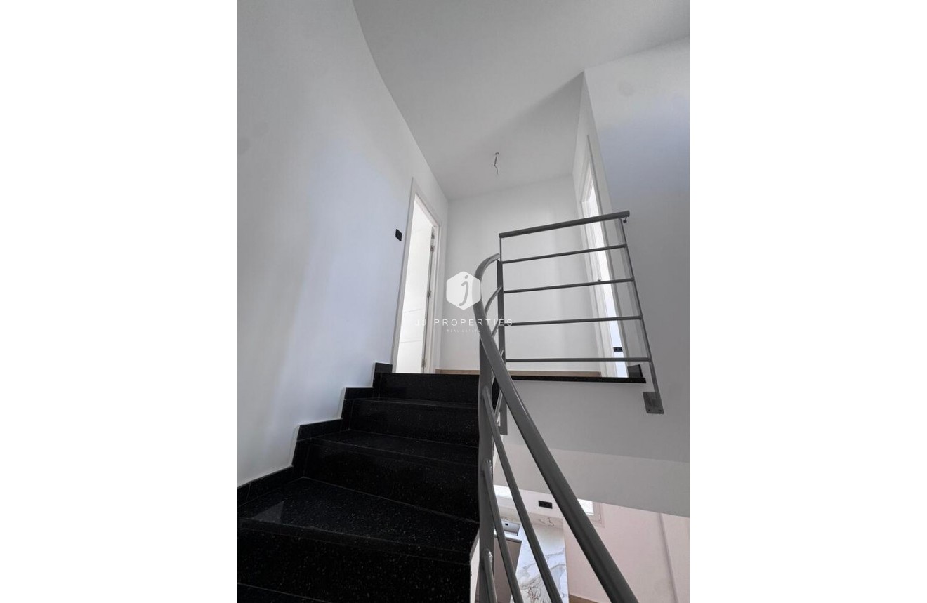 D'occasion - Villa Penthouse -
Torrevieja - aguas nuevas