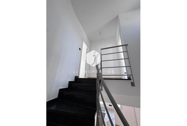 D'occasion - Villa Penthouse -
Torrevieja - aguas nuevas