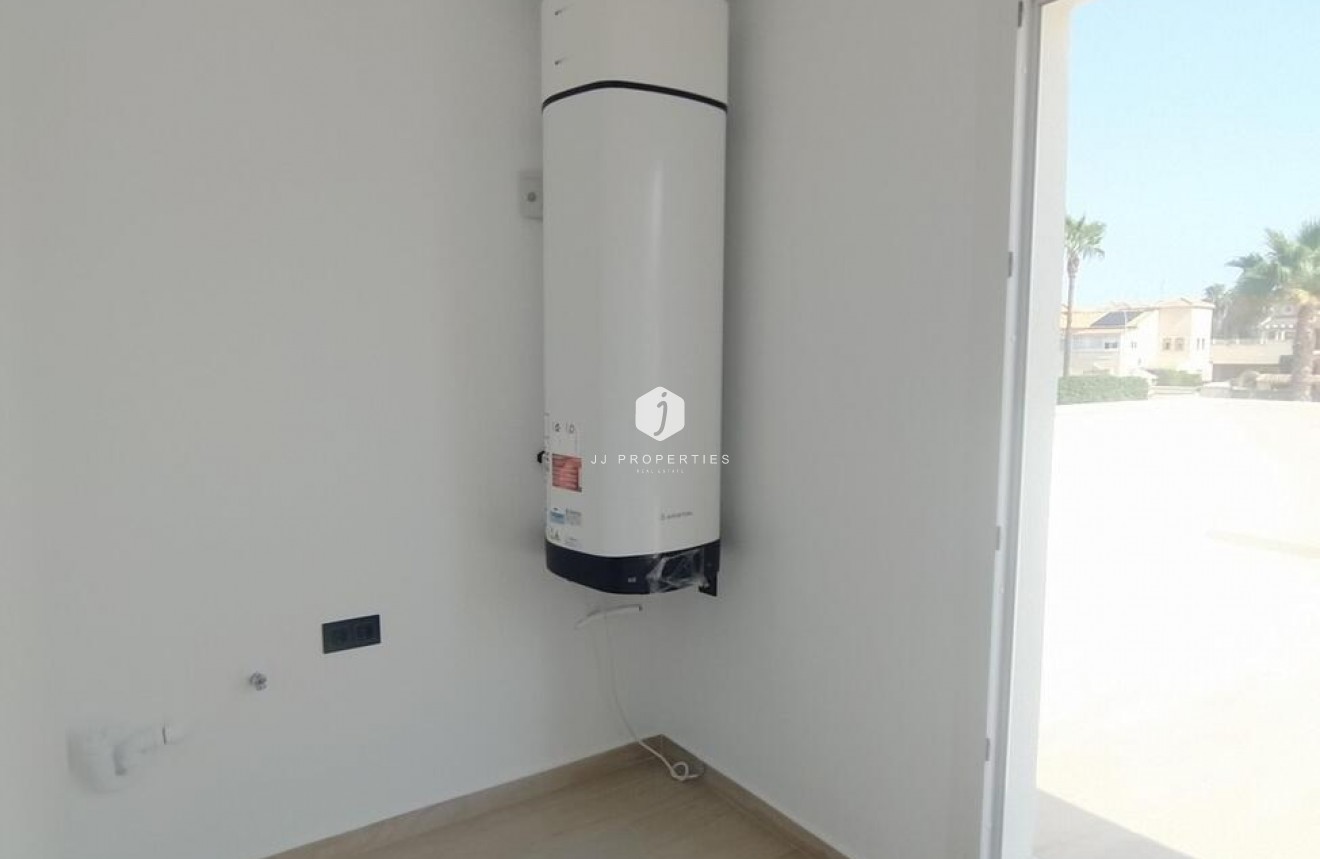 D'occasion - Villa Penthouse -
Torrevieja - aguas nuevas