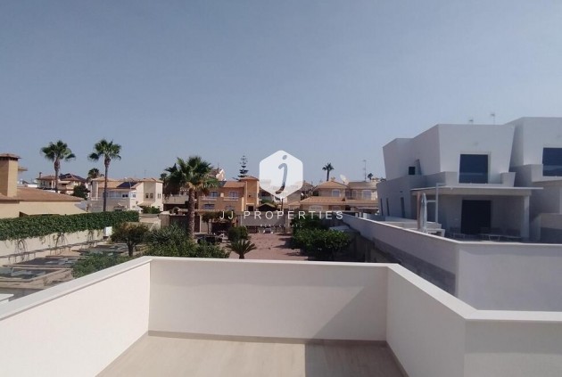 D'occasion - Villa Penthouse -
Torrevieja - aguas nuevas
