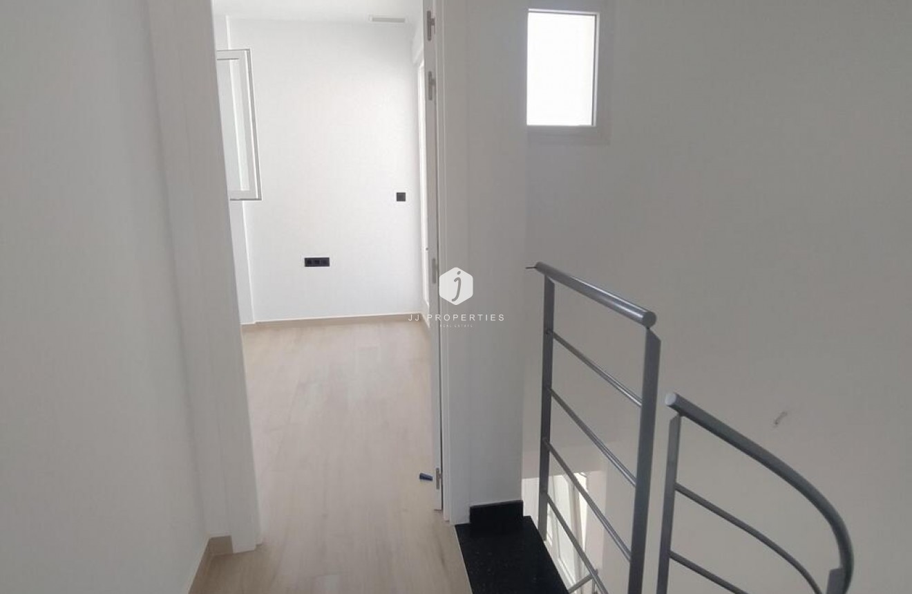 D'occasion - Villa Penthouse -
Torrevieja - aguas nuevas