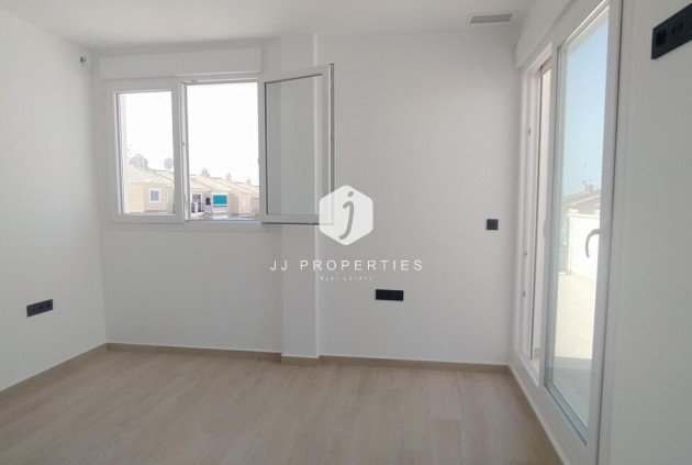 D'occasion - Villa Penthouse -
Torrevieja - aguas nuevas