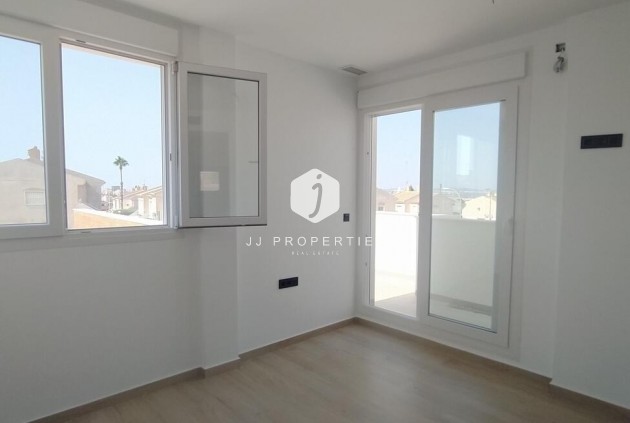 D'occasion - Villa Penthouse -
Torrevieja - aguas nuevas