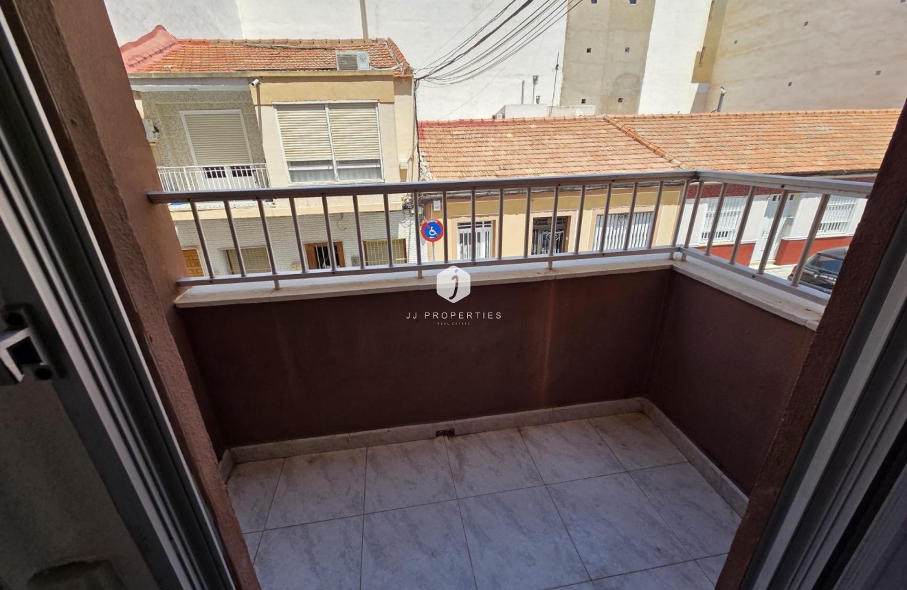 Segunda mano - Apartamento / piso -
Torrevieja - Las Piscinas Naturales