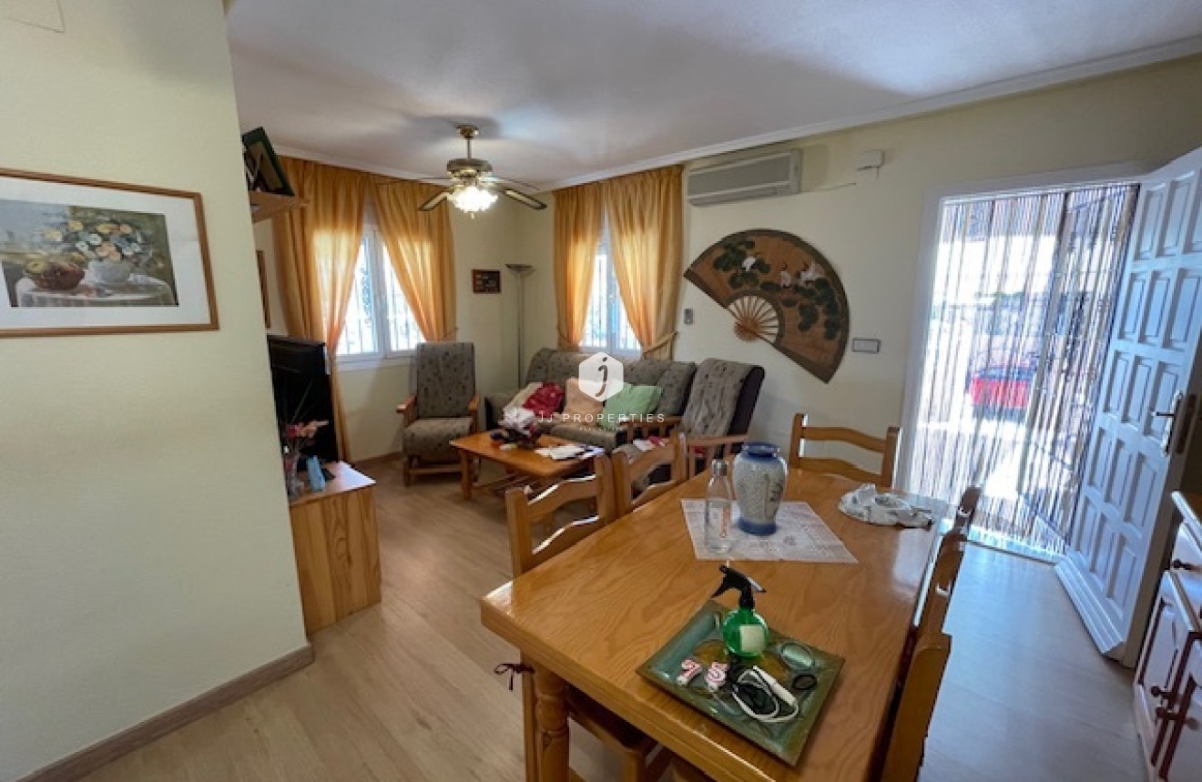 Z drugiej ręki - Szalet -
Orihuela Costa