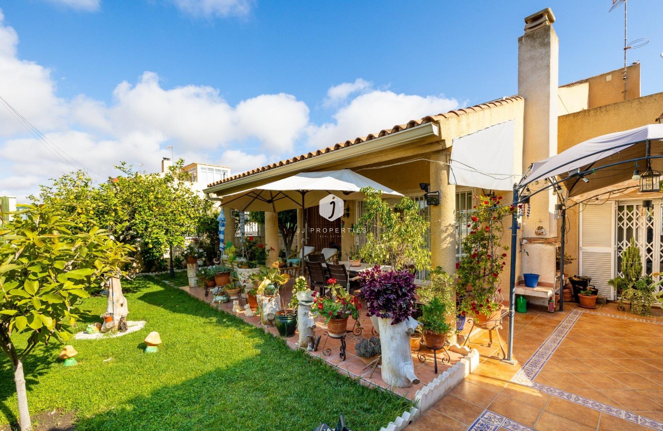 Segunda mano - Villa -
Torrevieja - aguas nuevas