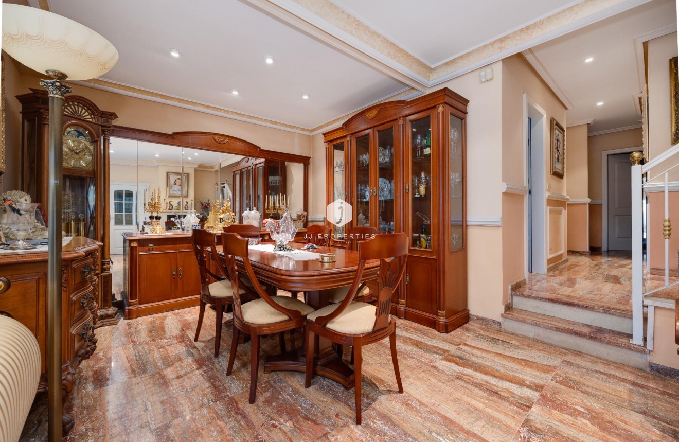 Segunda mano - Villa -
Torrevieja - aguas nuevas