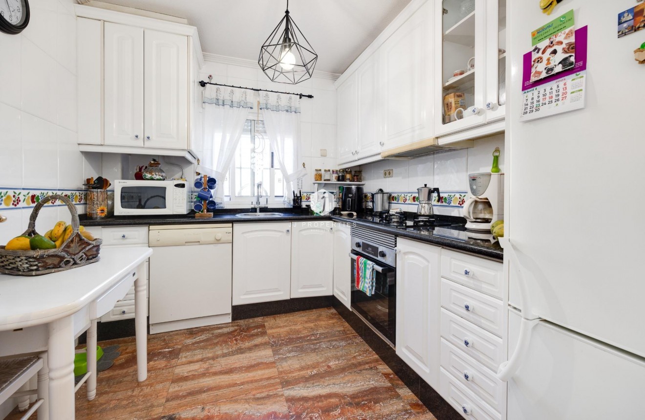 Segunda mano - Villa -
Torrevieja - aguas nuevas