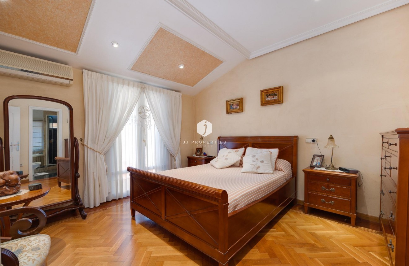 Segunda mano - Villa -
Torrevieja - aguas nuevas