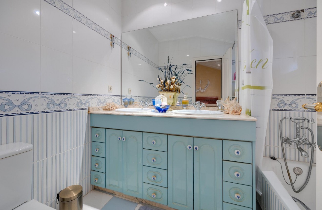 Segunda mano - Villa -
Torrevieja - aguas nuevas