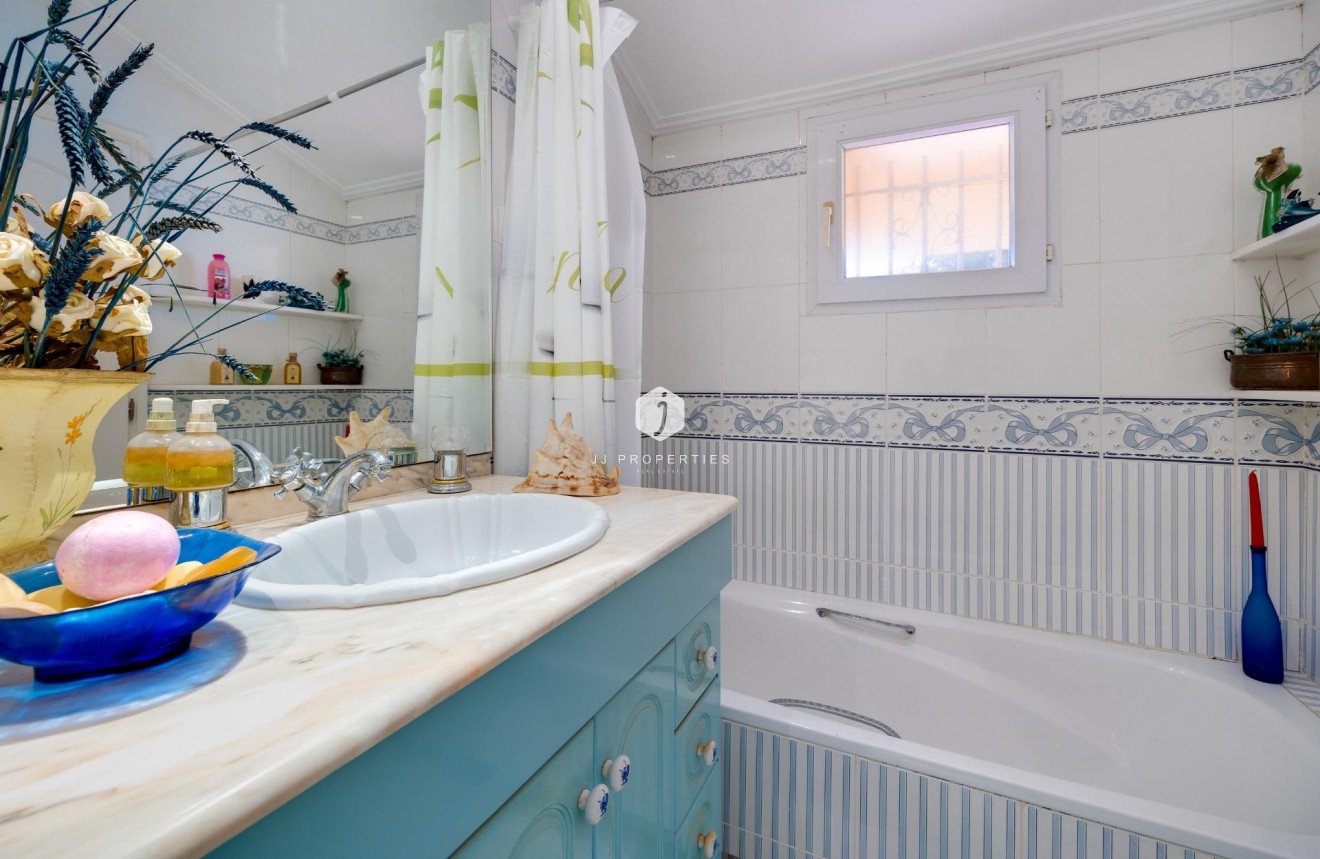 Segunda mano - Villa -
Torrevieja - aguas nuevas