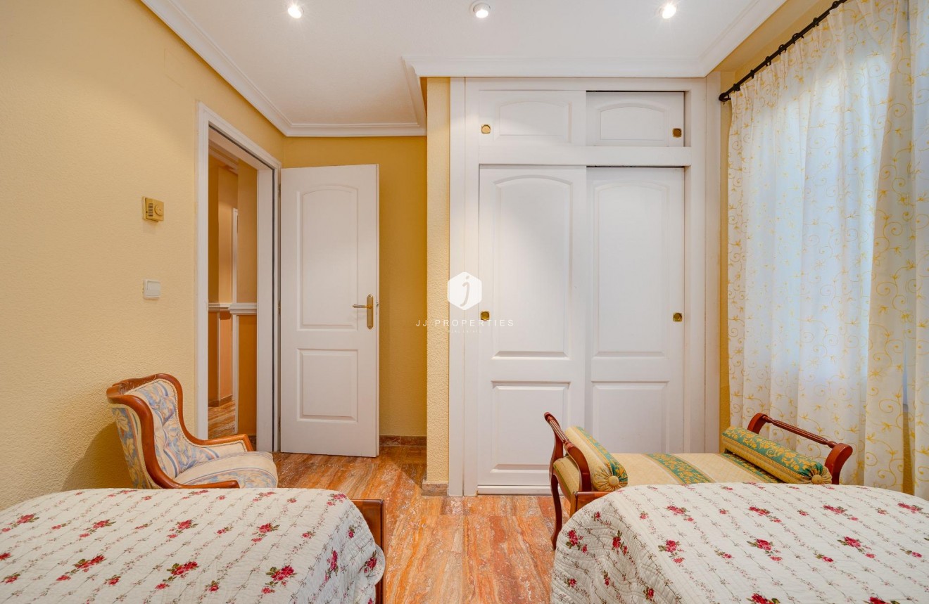 Segunda mano - Villa -
Torrevieja - aguas nuevas